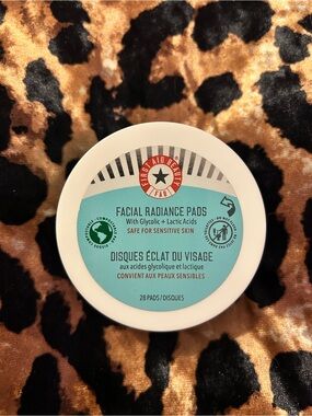 First Aid Beauty Facial Radiance Pads